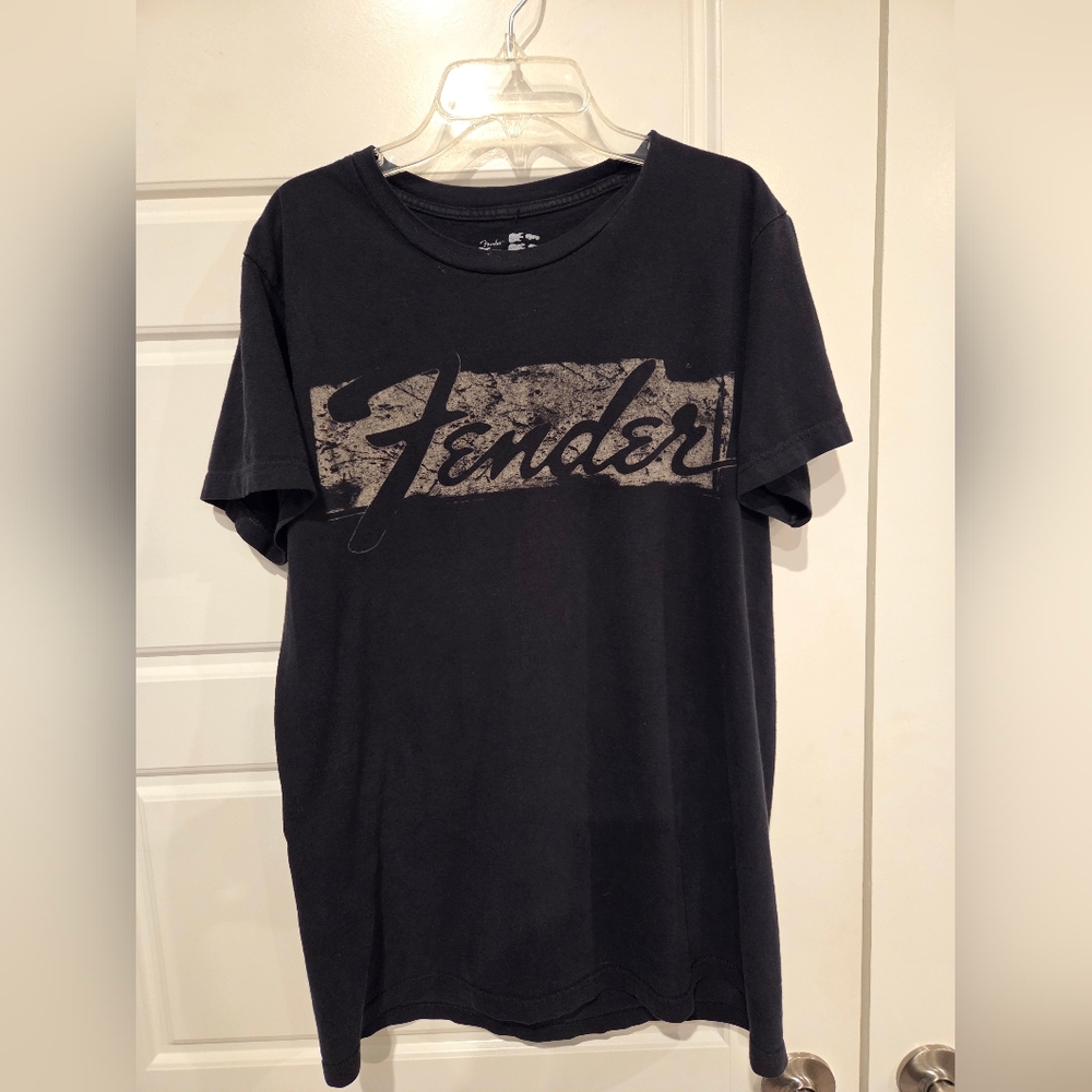 FENDER GUITAR LOVERS MEN'S T SHIRT 100% COTTON SIZE MEDIUM